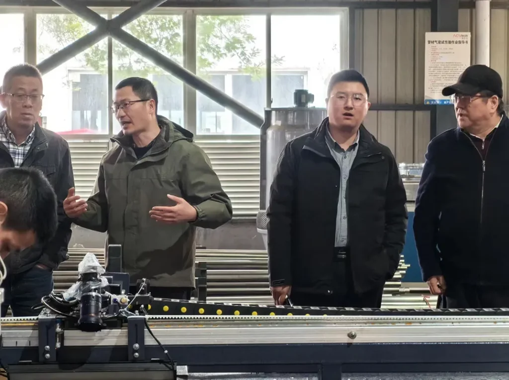 Automated equipment for stainless steel pipe air tightness testing