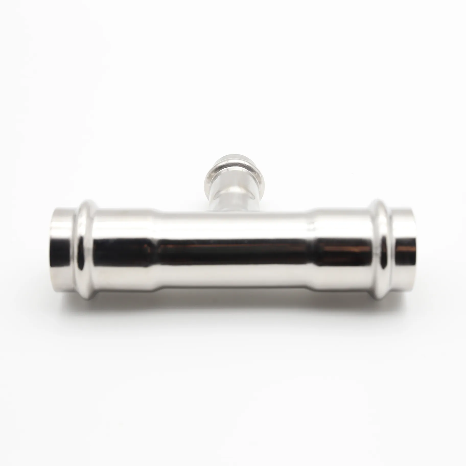 Side view of the reducing tee, with the smaller branch outlet positioned perpendicularly between the two larger main run ends.