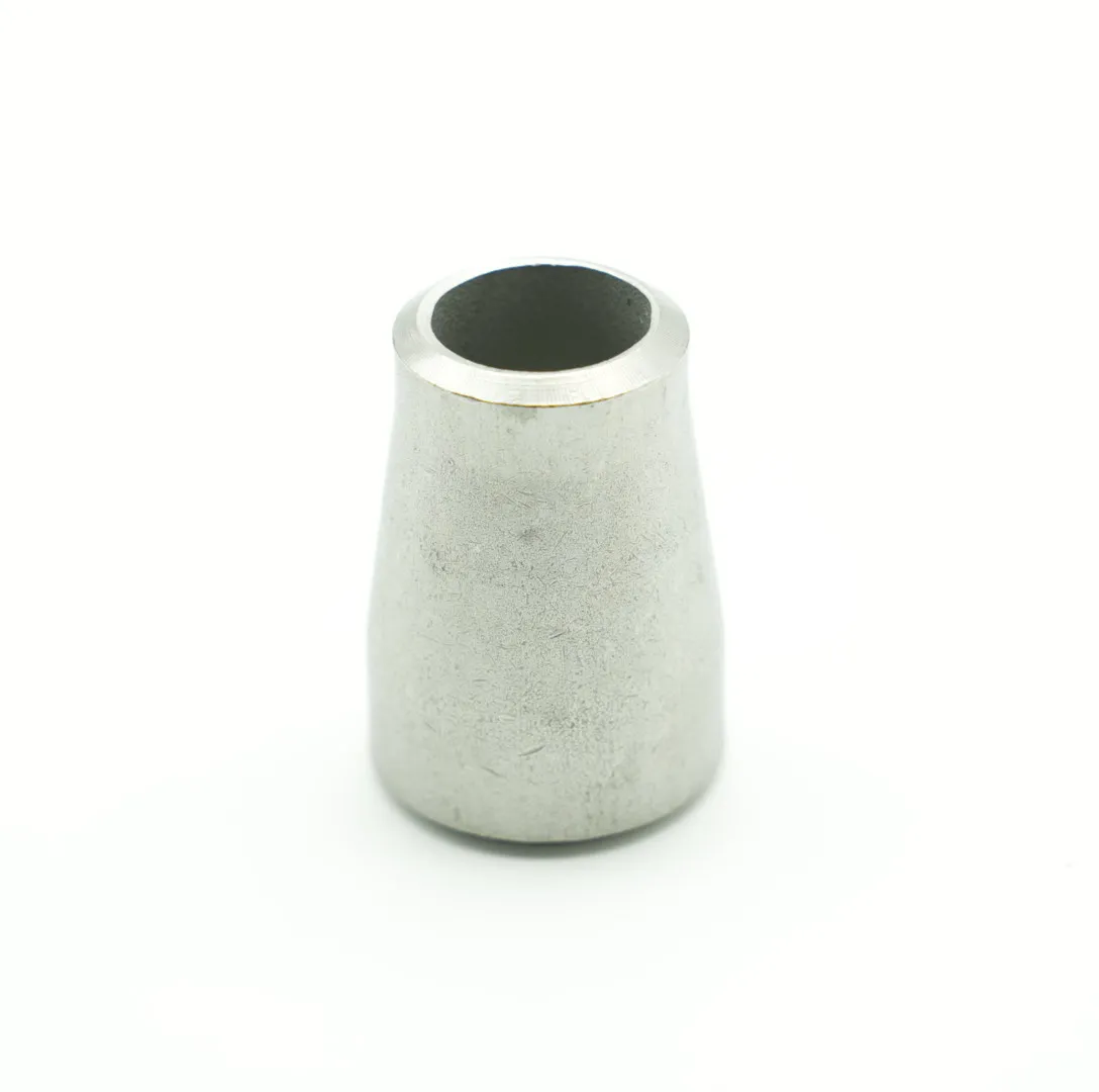 Concentric reducer with aligned centerline for butt-weld piping