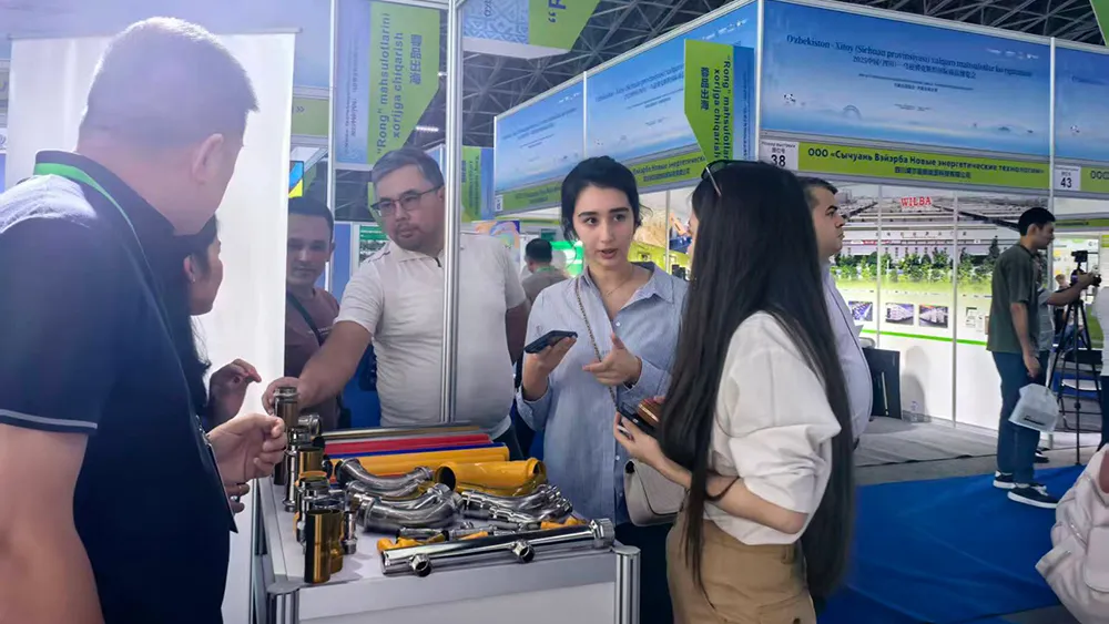 Nonleak discussing stainless steel piping products with customers at an industry event in Uzbekistan