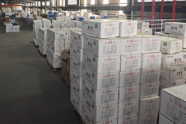Indoor storage of stainless steel pipes and fittings in a clean warehouse